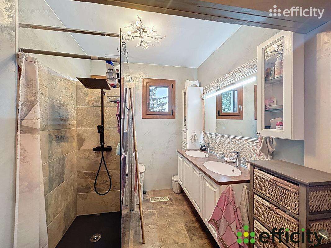 Maison à MIRIBEL-LES-ECHELLES