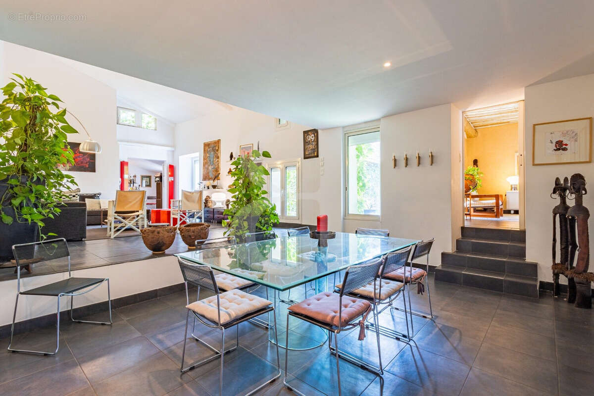 Maison à L'ISLE-SUR-LA-SORGUE