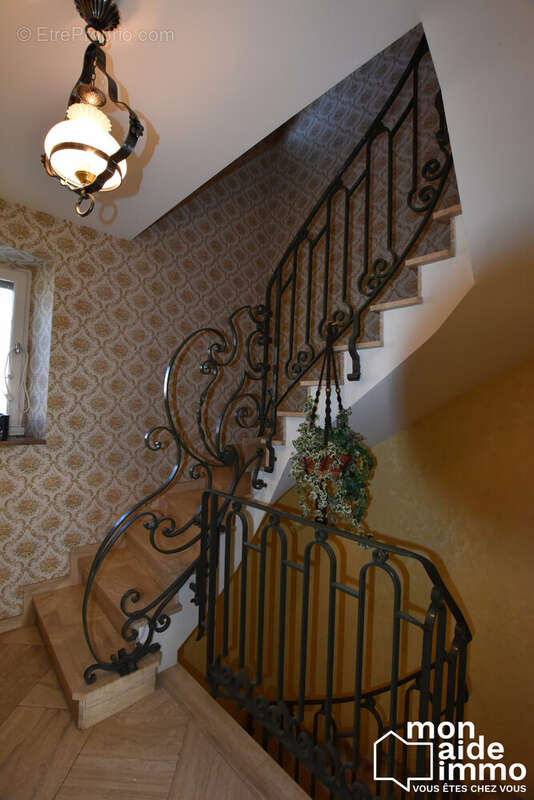 Maison à RIEUPEYROUX
