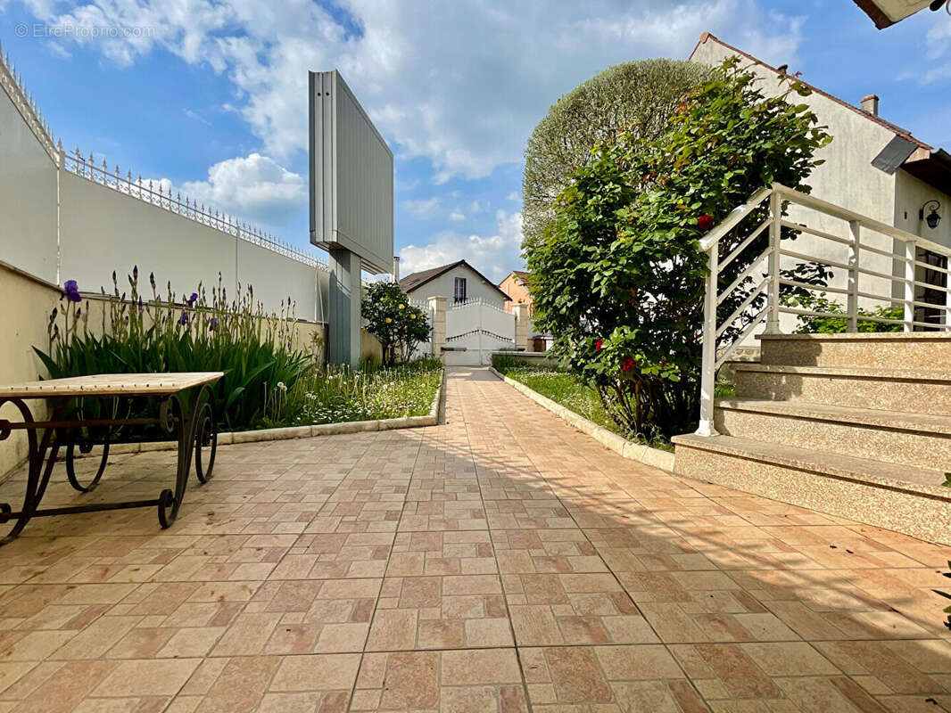 Maison à SARTROUVILLE