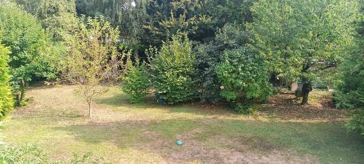 Terrain à SAINT-GENIS-POUILLY