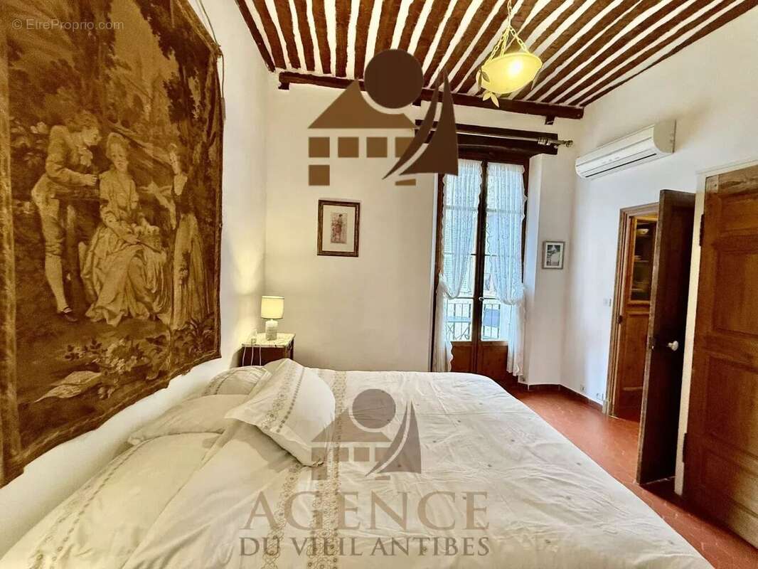 VIEIL ANTIBES – Superbe 3 pièces d’environ 60 m² avec balcon et vue jardin - photo 5