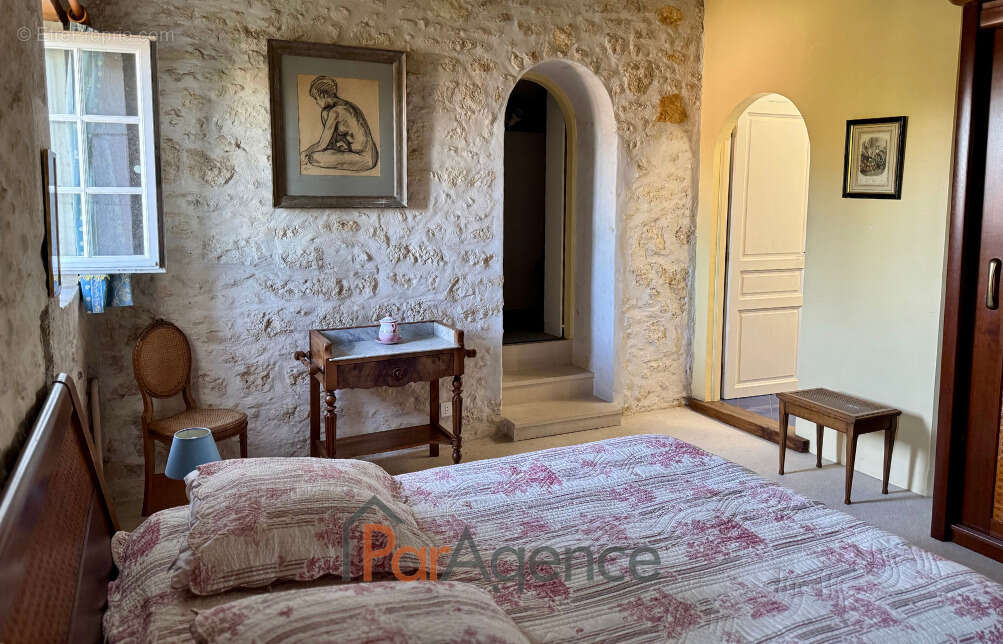 Maison à CHAILLEVETTE