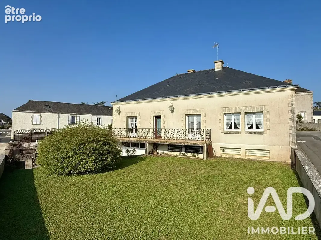 Photo 1 - Maison à ROCHESERVIERE