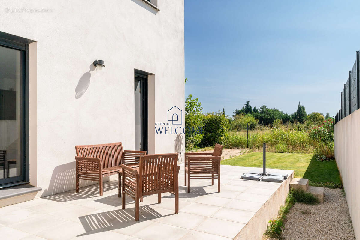 Maison 93 m² à Remoulins  - photo 9