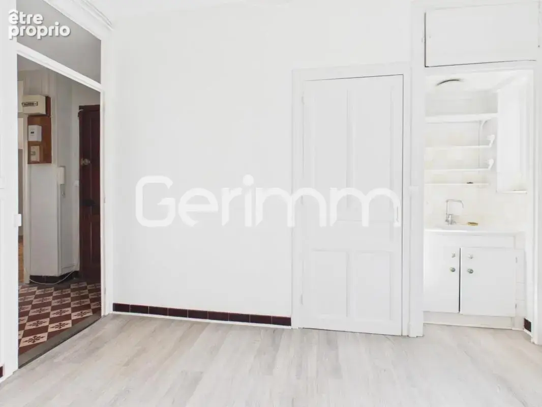 Vente - Appartement - 2 pièces + cuisine - 52 m² - 147 000 € - - photo 4