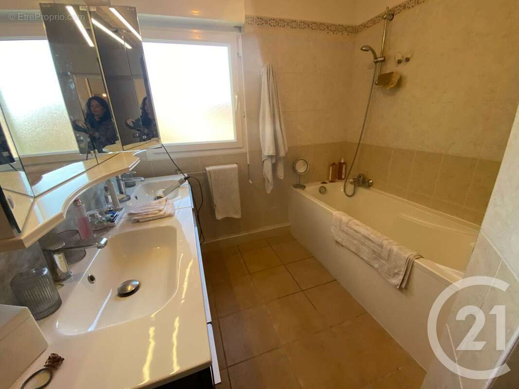 Appartement à ROQUEBRUNE-CAP-MARTIN