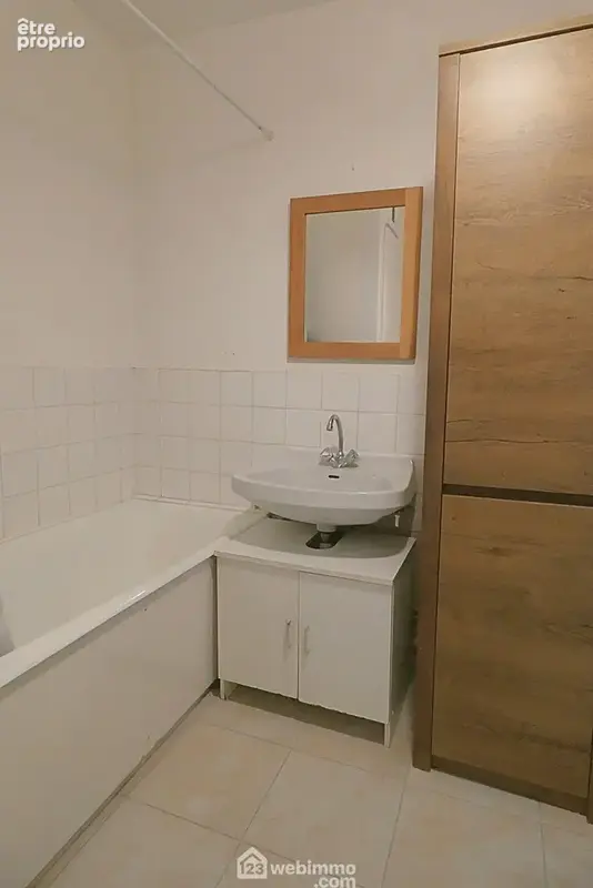 Et une salle de bain avec WC