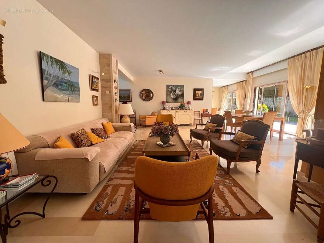 Maison à SAINT-NOM-LA-BRETECHE