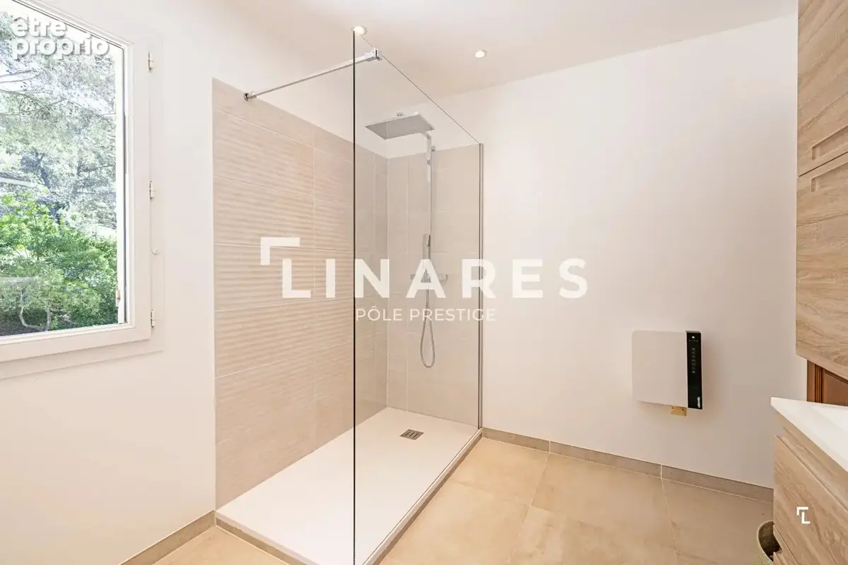 Villa LA NIEGA - Propriété familiale de 240m2 avec piscine et un appartement  T2 indépendant  - Ventabren - photo 13