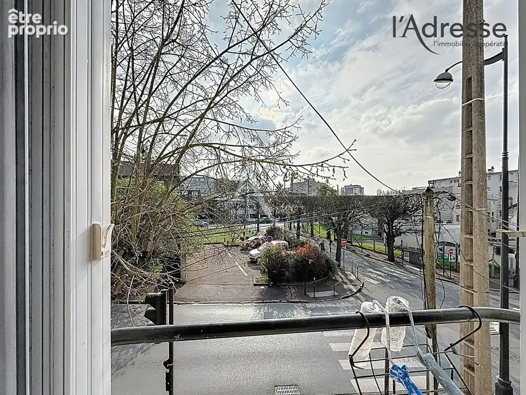 RUEIL-MALMAISON/ Avenue du Président Pompidou - Appartement 2 pièces 47m² - 1 Cave - photo 9