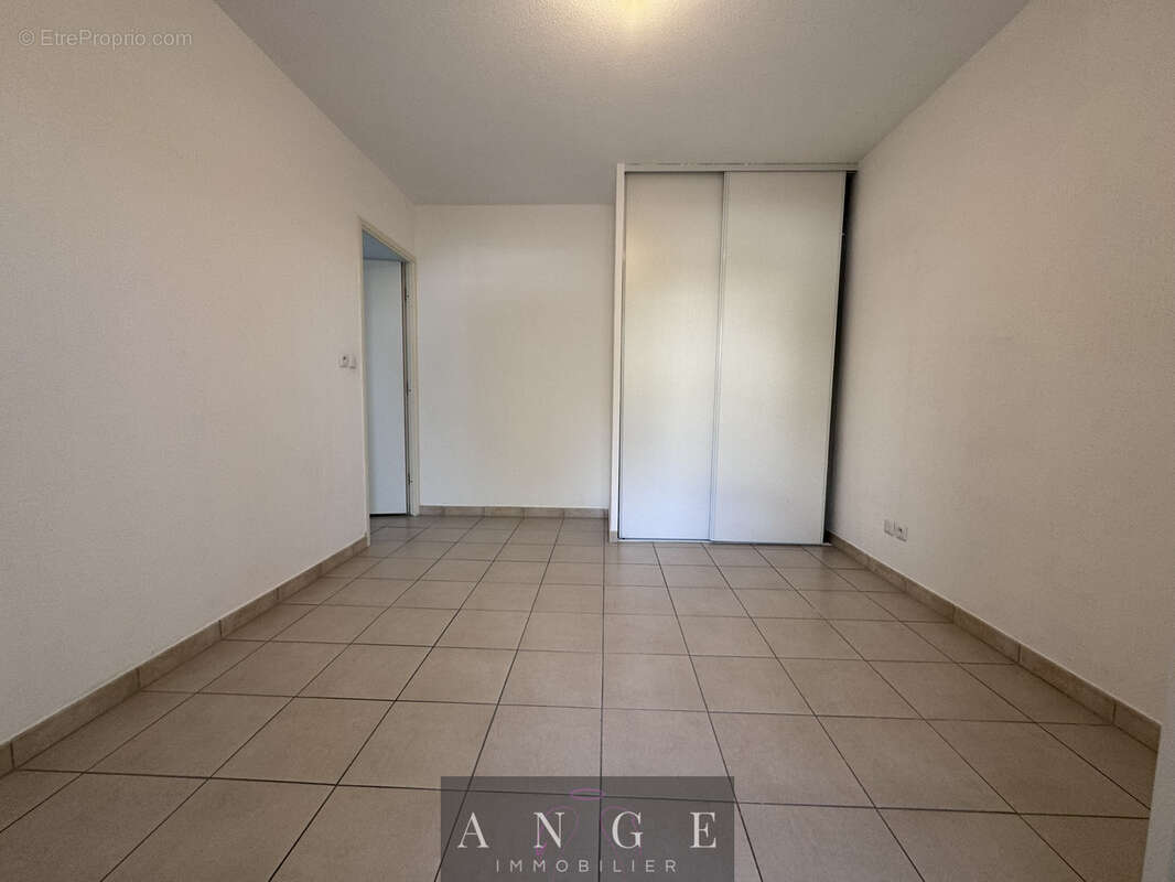Cuers - residence standing- appartement t2 au calme + 2 parkings - photo 8