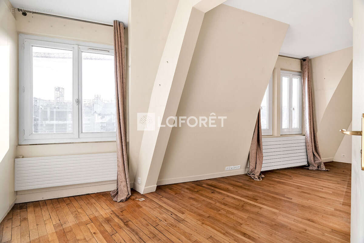 Appartement à PARIS-17E