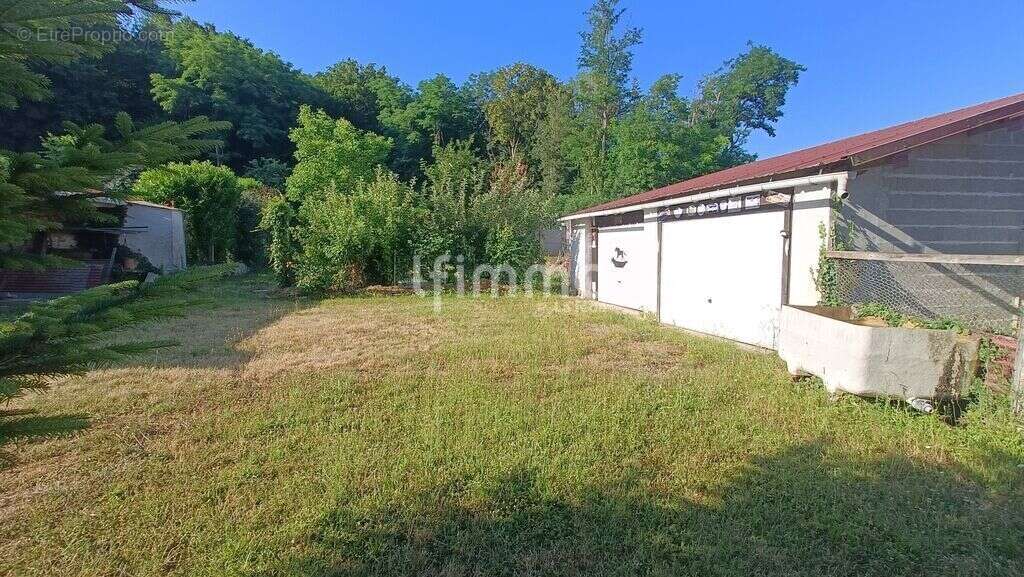 Maison avec dépendances donnant sur jardin bucolique – Proche Pr - photo 2