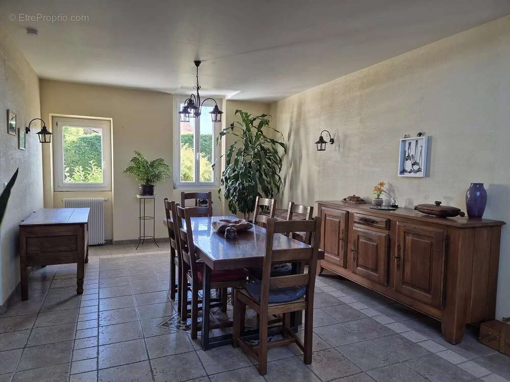 Maison à BEAUNE-LA-ROLANDE