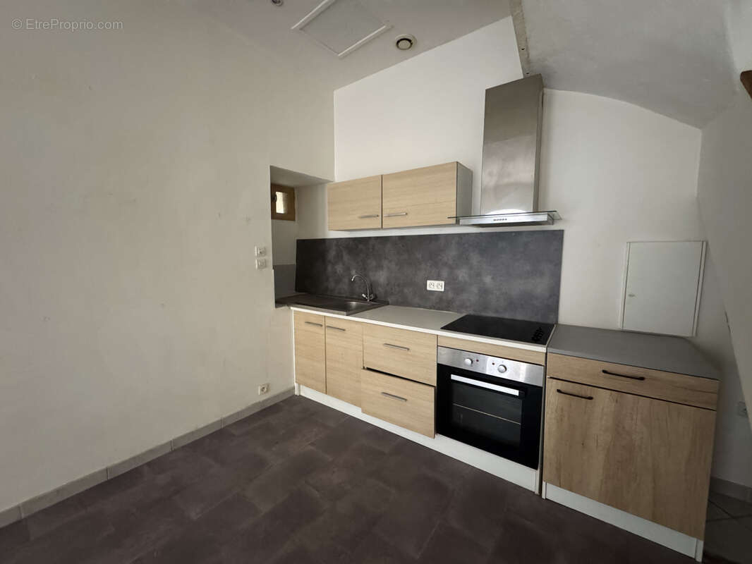 Maison de village à acheter avec 2 chambres à Coursan - photo 3