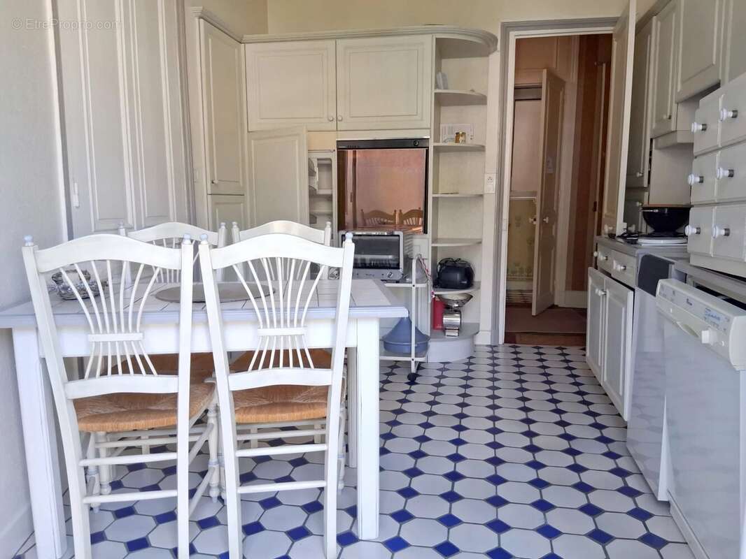 Élégance haussmannienne et beaux volumes en plein cœur de Saint-Claude ! - photo 7