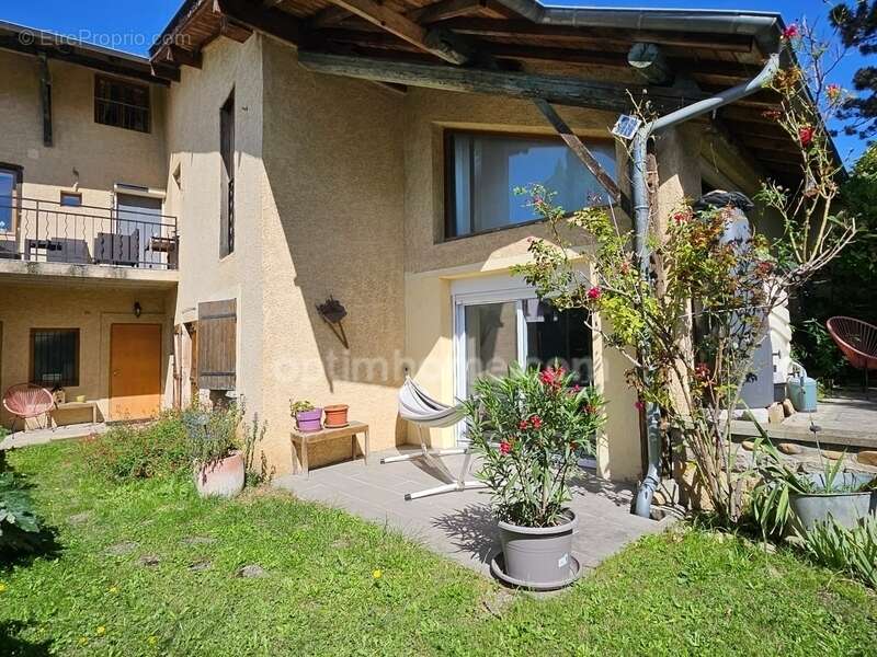 Maison à MONTANAY