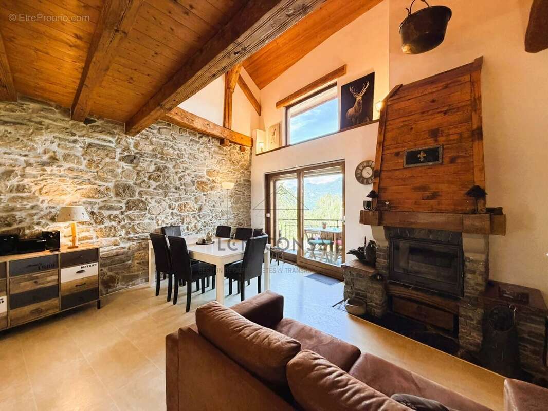 Maison à HAUTECOUR