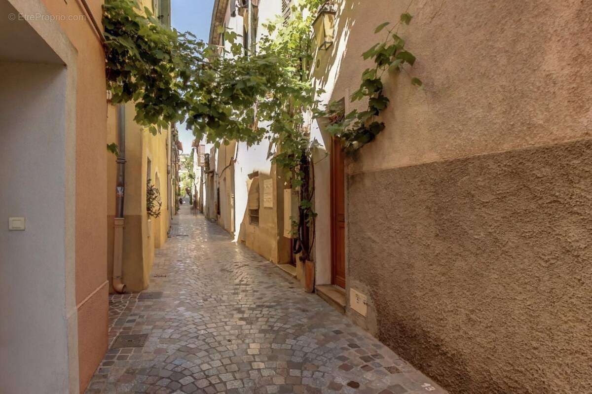 Maison à SAINT-LAURENT-DU-VAR