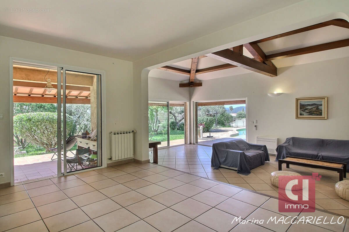 Villa 5 chambres - Pierrefeu Du Var, 7 pièces 204 m2 - photo 2
