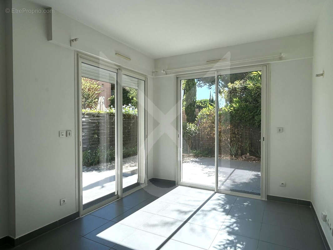 Appartement en rez-de-jardin de type 2 de 44,62 m2 avec jardin proche des plages à La Londe-Les-Maures - photo 4