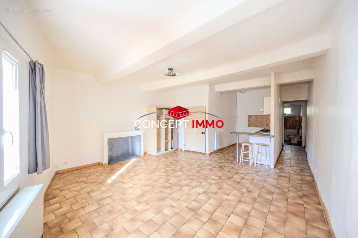 Appartement à MEOUNES-LES-MONTRIEUX