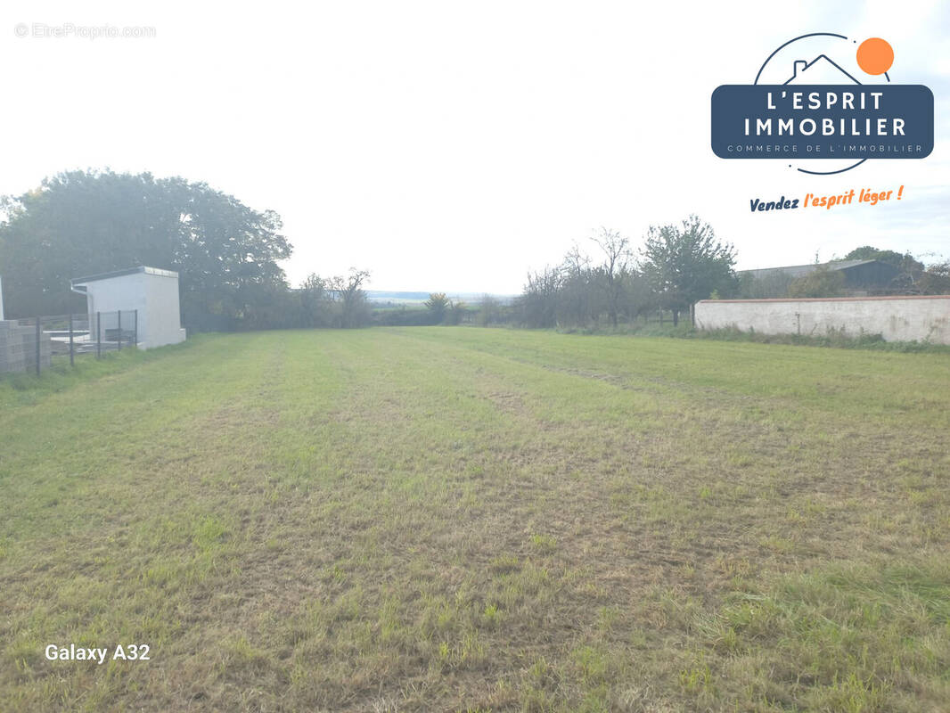 Terrain à ALAINCOURT-LA-COTE