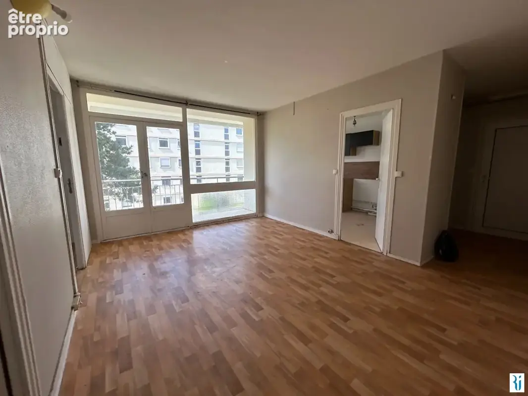 A vendre appartement F4 MONT SAINT AIGNAN avec balcon et cave - photo 3