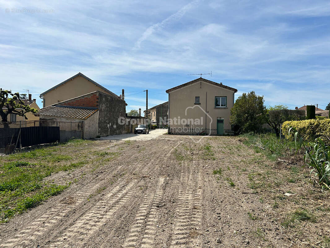 Terrain à SARRIANS