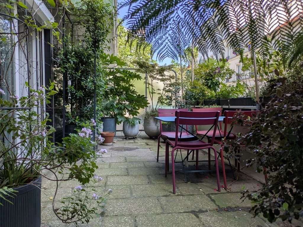 Appartement à PARIS-14E