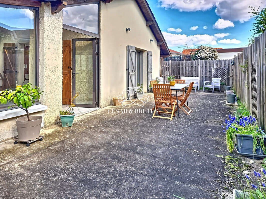 Maison à FLEURIEUX-SUR-L'ARBRESLE