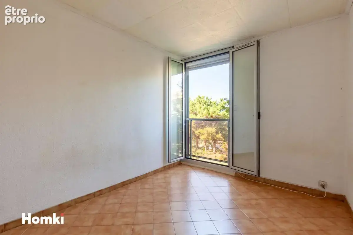 Appartement T4 de 65 m² à Marseille 13010, Rue du Docteur Girbal - photo 4