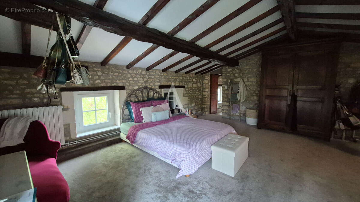 Maison à SAINT-HILAIRE-DE-VILLEFRANCHE