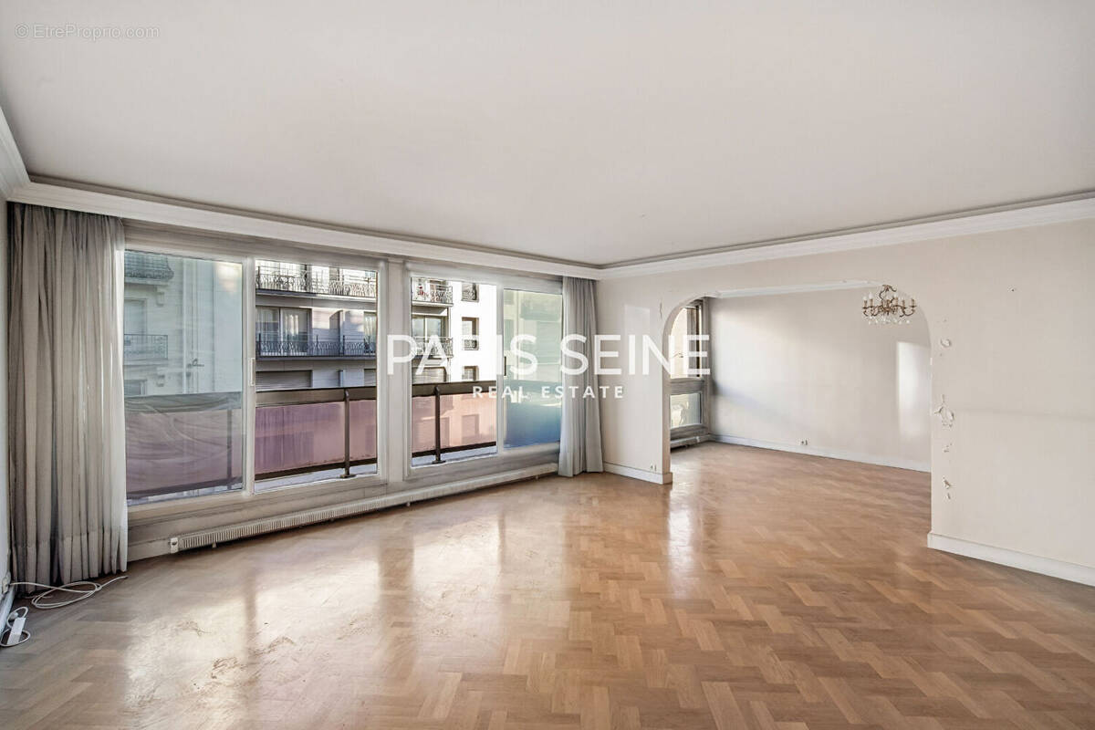 Appartement à PARIS-7E