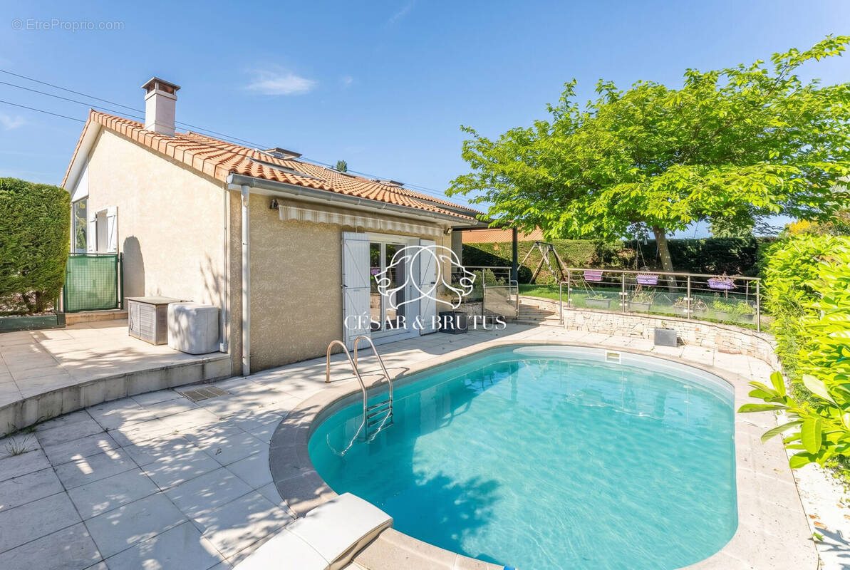 Maison à LA TOUR-DE-SALVAGNY