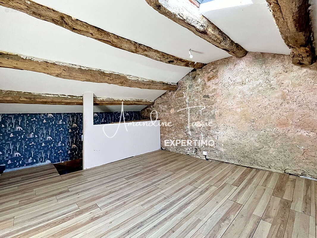 Ancien corps de ferme rénové avec 6 chambres et dépendances - photo 19