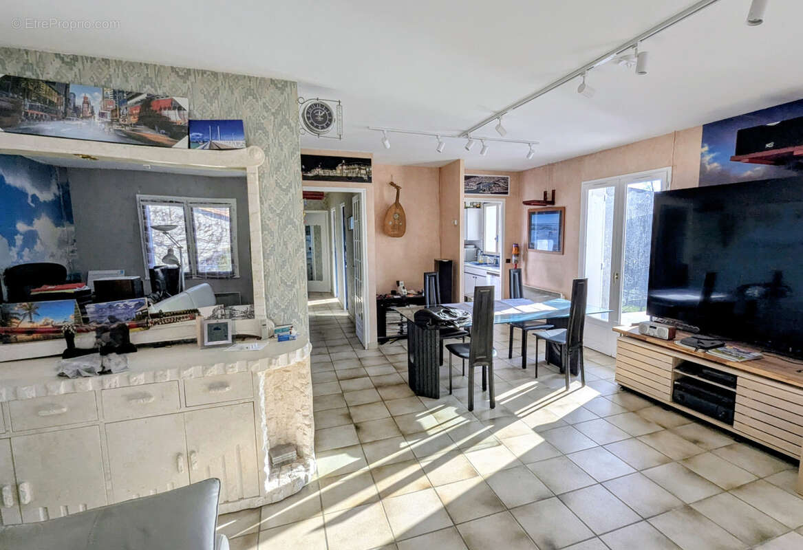 Maison à AMBARES-ET-LAGRAVE