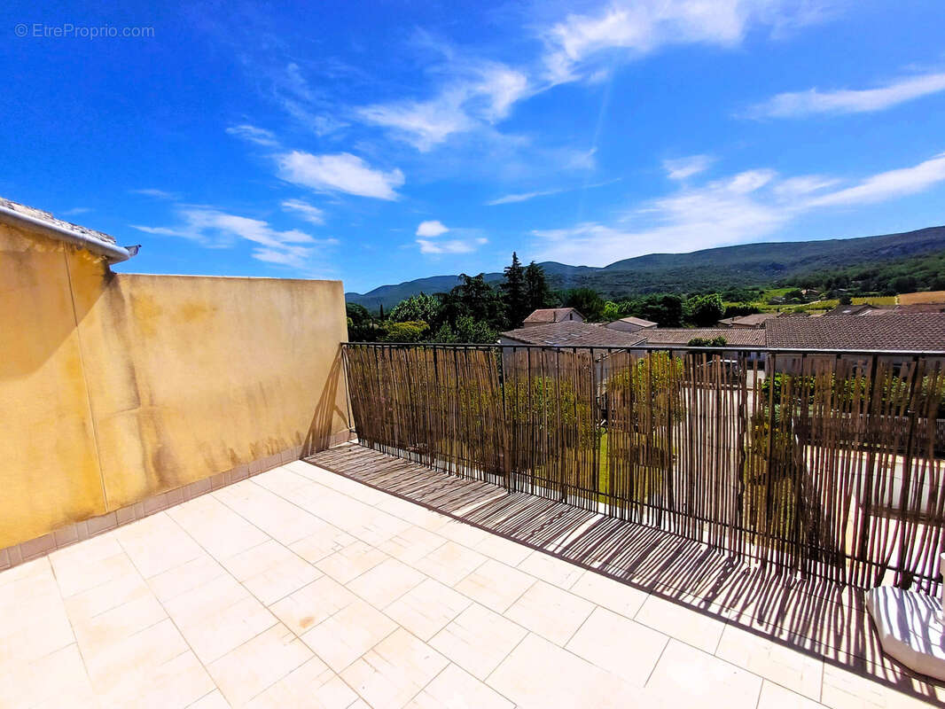 Appartement T5 duplex, vue et terrasse (Mimosa), parking dans résidence avec piscine, parc et terrain de pétan - photo 3