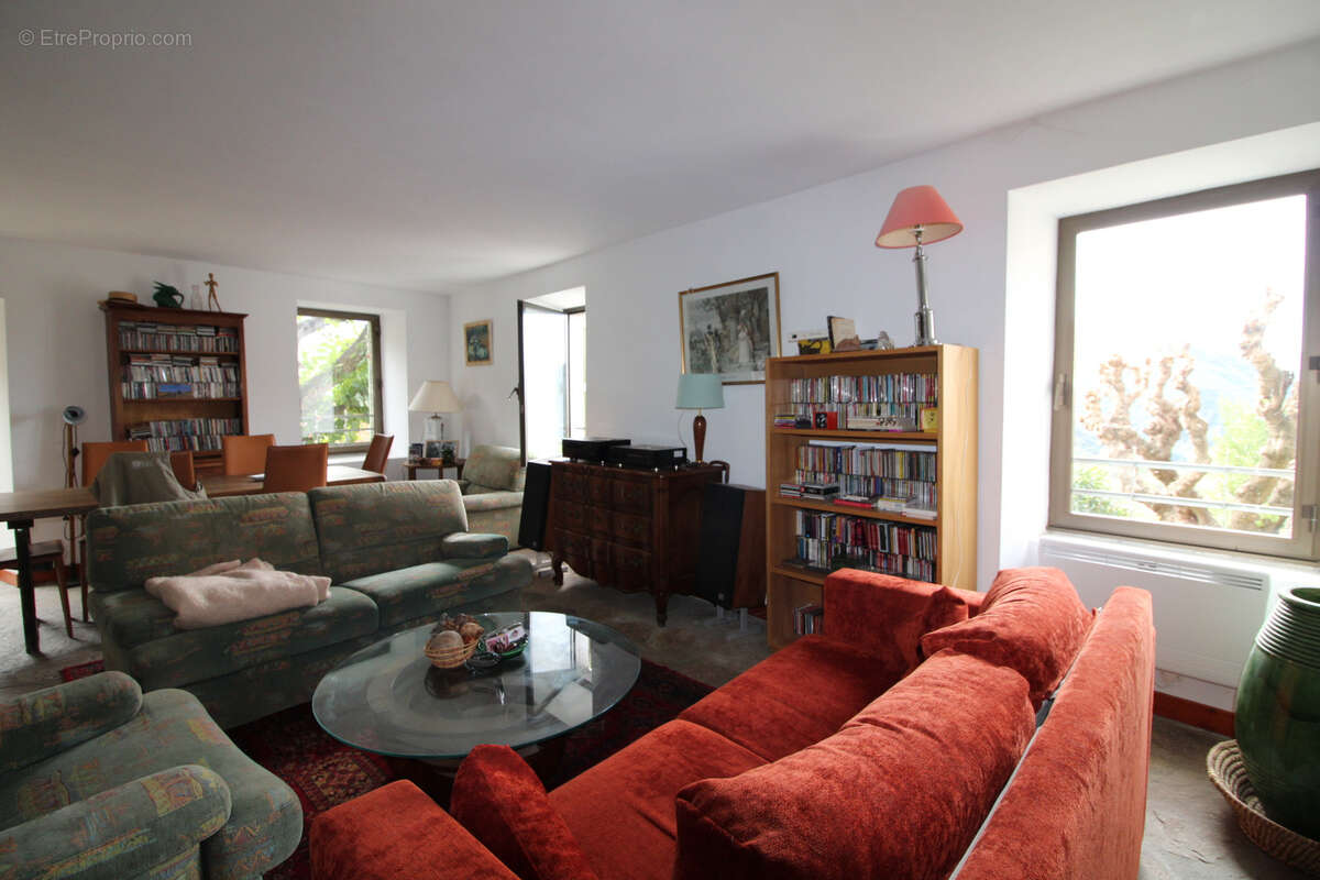 Maison à COLOMBIERES-SUR-ORB