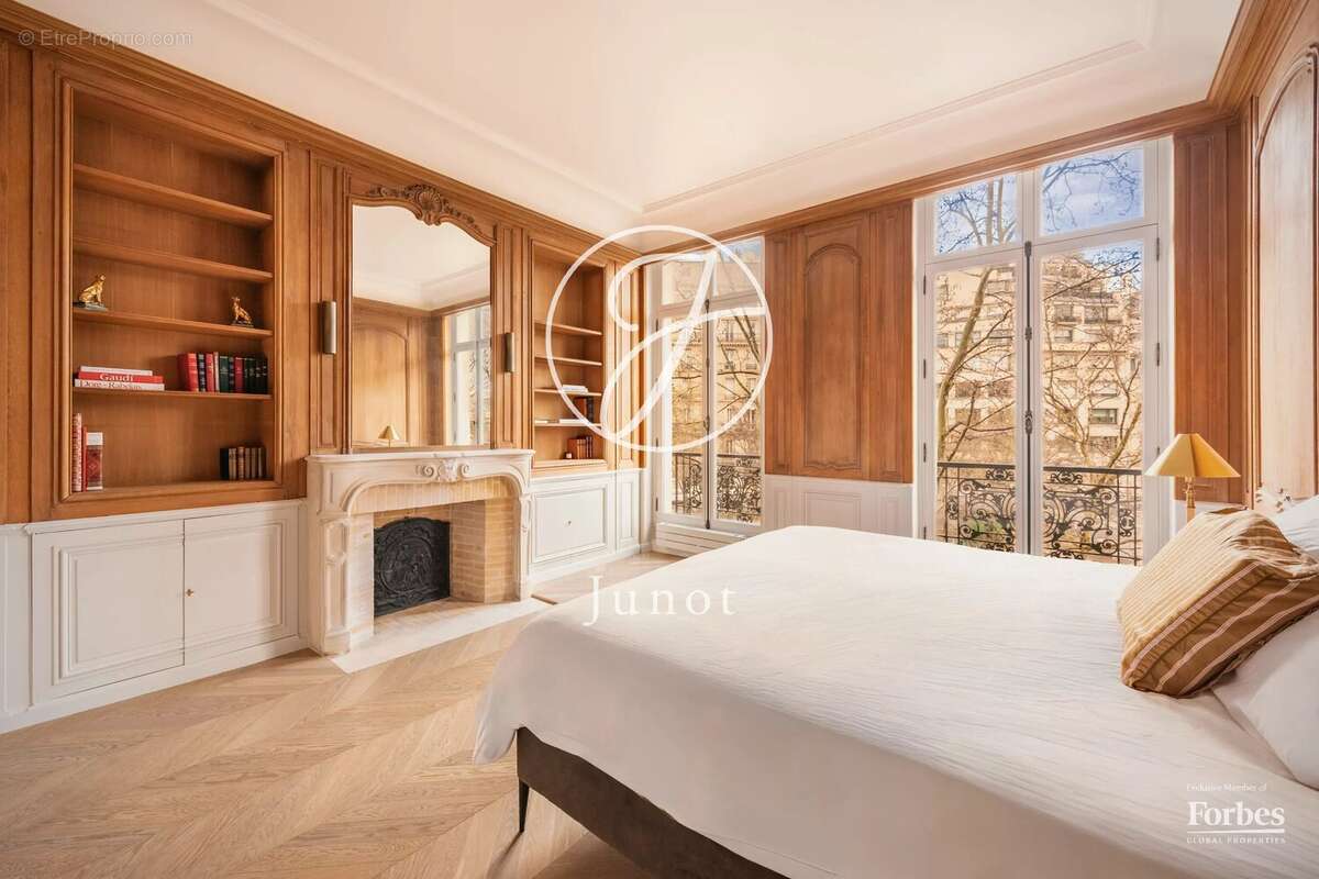 Appartement à PARIS-8E