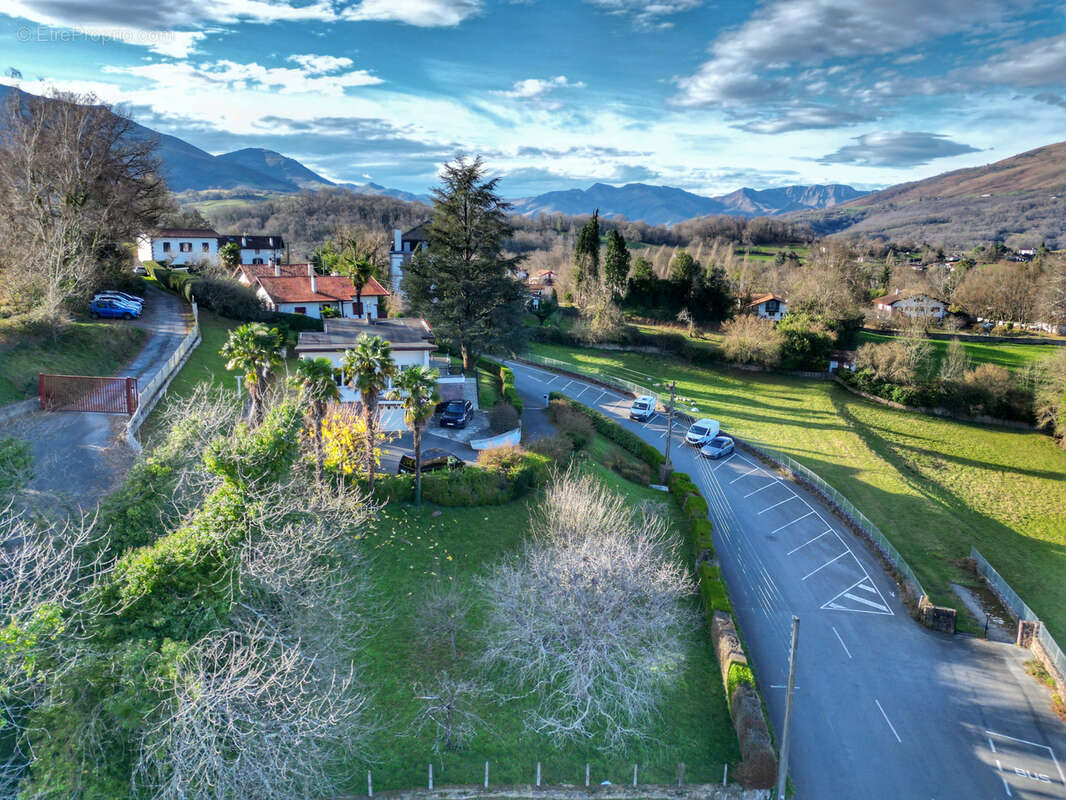 Terrain à SAINT-JEAN-PIED-DE-PORT