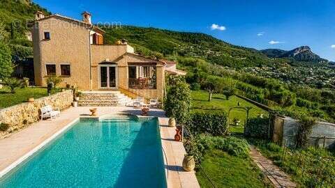 Maison 208 m² à Tourrettes-Sur-Loup  - photo 2