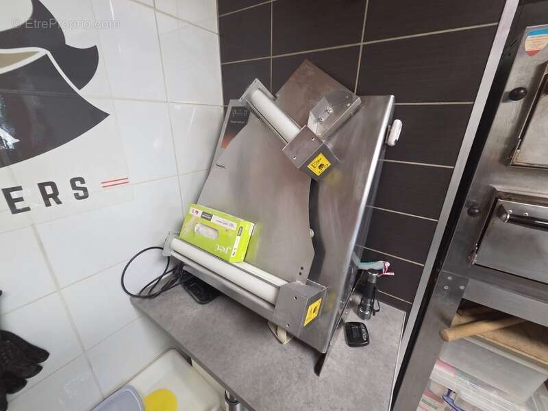 Commerce à SAINT-JULIEN-LES-ROSIERS