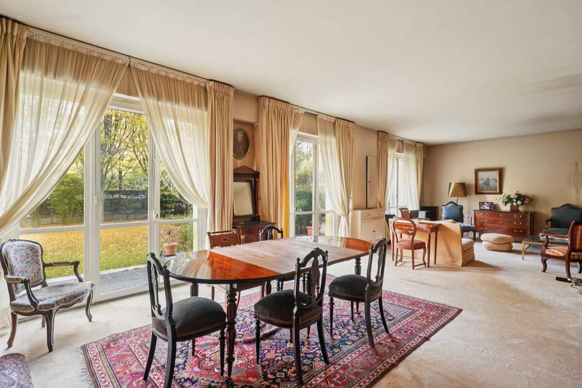 Appartement à NEUILLY-SUR-SEINE