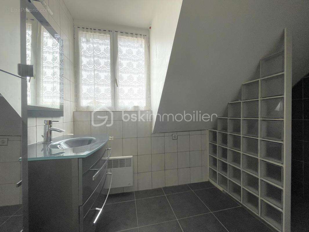 Maison à LES CLAYES-SOUS-BOIS