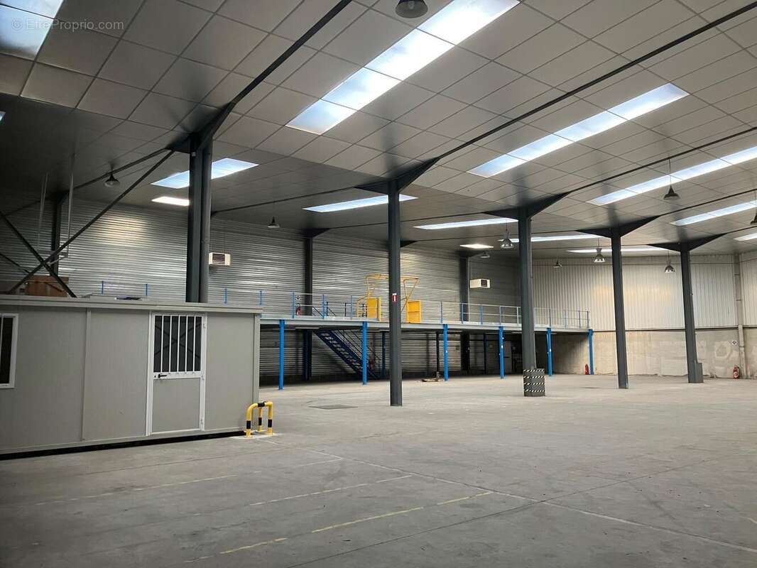 Photo 3 - Commerce à MONDEVILLE