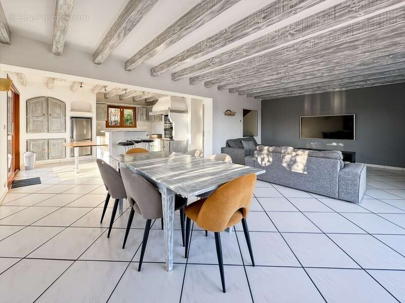 Maison à PREVESSIN-MOENS
