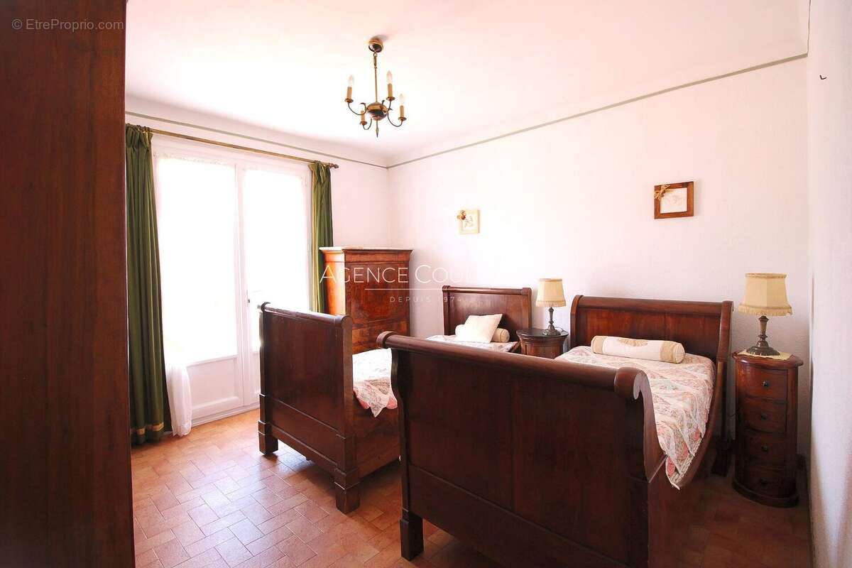 Maison à SAINT-CYR-SUR-MER