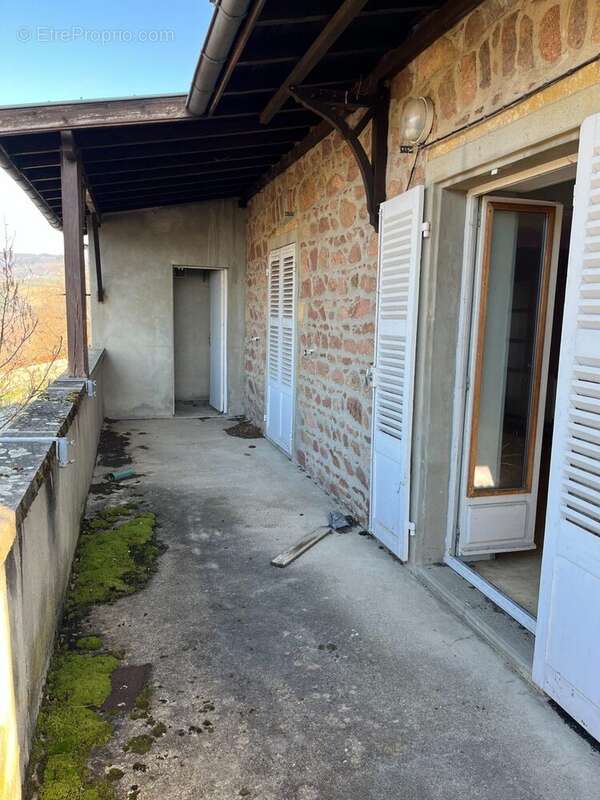 Maison à COURS-LA-VILLE